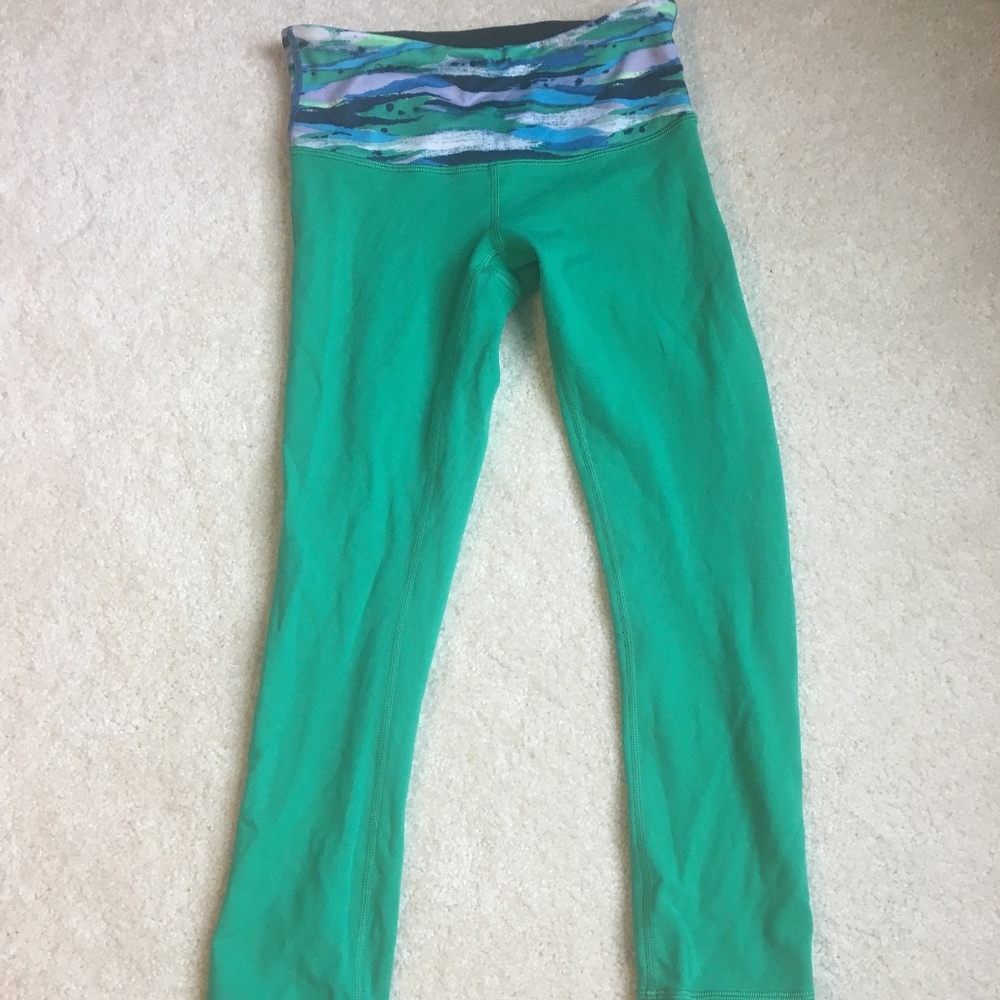 Lululemon Wunder Under Crops size 2 (reversible)